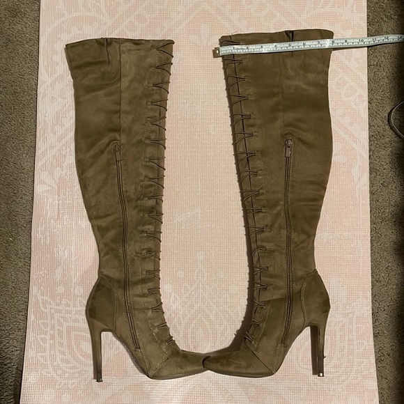 5 inch thigh high boots 👢. - Picture 6 of 10